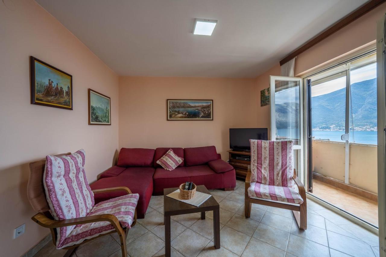 Seaside Serenity: 2-Bedroom Apartment With Boka Bay View Kotor Exterior foto